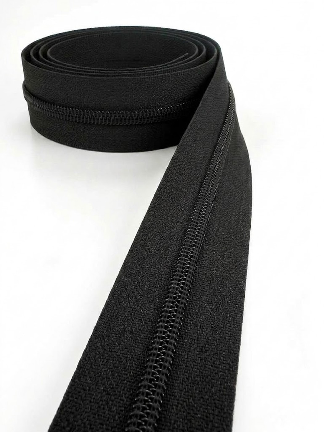 No. 5 CFC nylon coil zipper, 2.800 kg roll, black